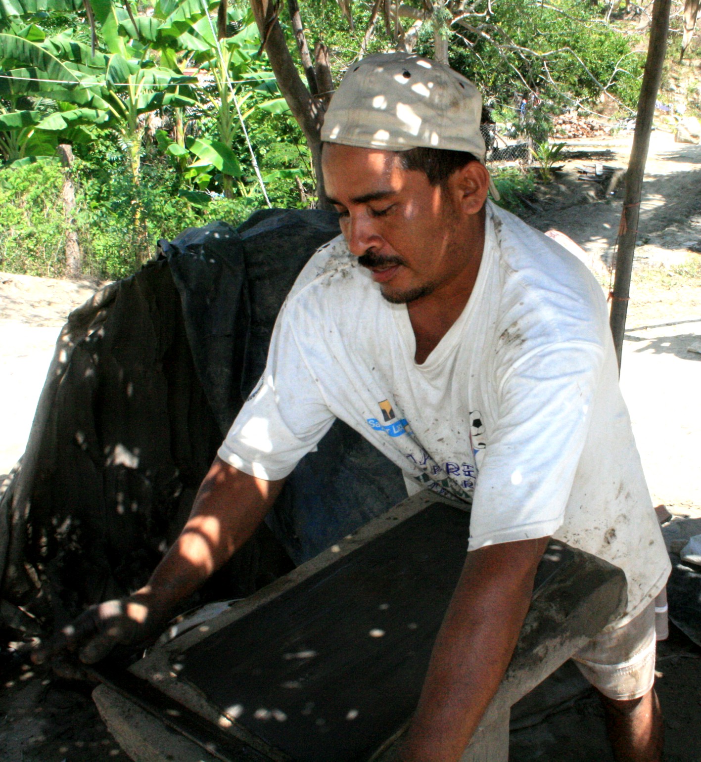 Ladrillero de profesión, Ranulfo Gopar Silva, de la costa oaxaqueña